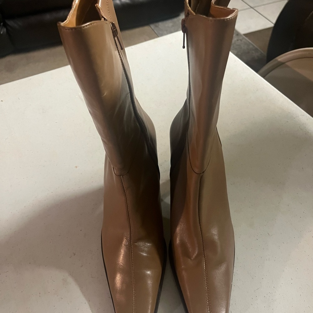 Chic Tan Leather Heeled Boots